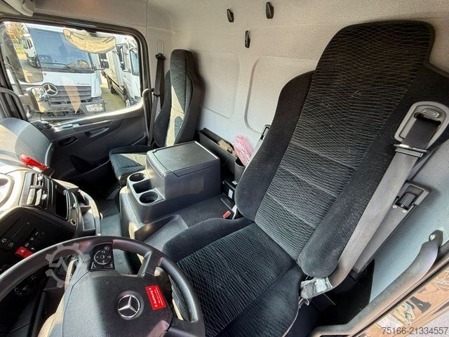 Transporter mit Koffer MERCEDES-BENZ ATEGO 818 L Koffer 7,30 m LBW 1 T*Seitentür