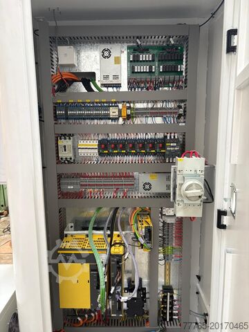 VERTIKALES BEARBEITUNGSZENTRUM Deli CNC HB4D-250