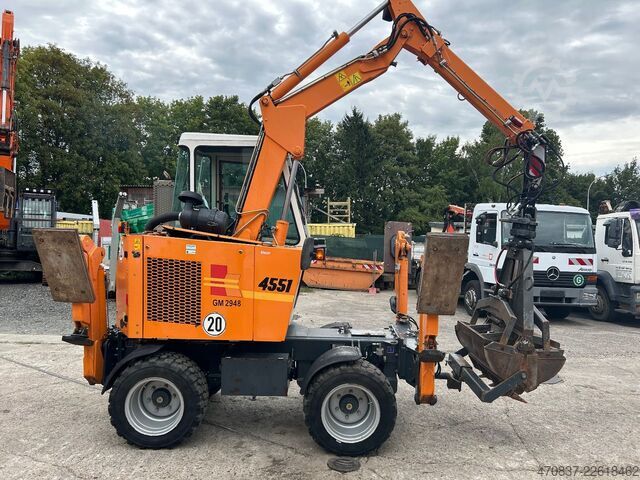 Mobilbagger Kiefer Boki 4551 / 4x4x4 / Teleskop / Friedhofsb