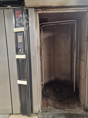 Rotierende Backwarenstücke auf Wagen Wachtel COMPACT 1.8