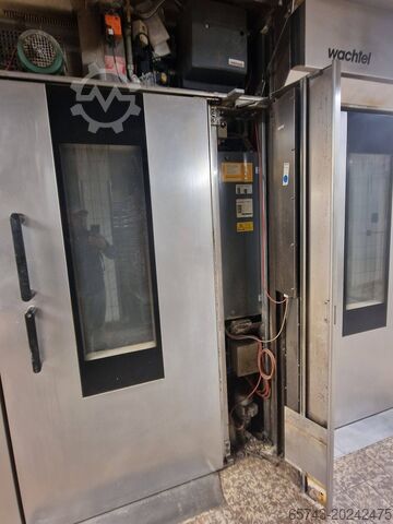 Rotierende Backwarenstücke auf Wagen Wachtel COMPACT 1.8