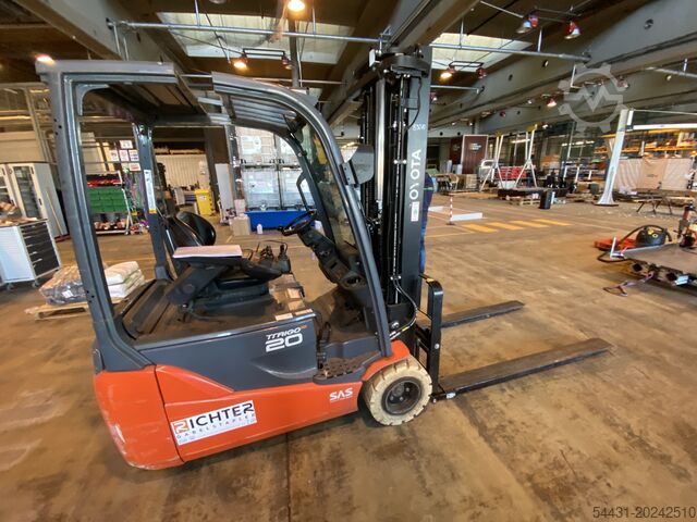 3-wheel forklift TOYOTA 8 FBE 20 T