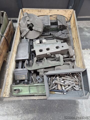 Pallet with various parts Diversen onderdelen Klauwen en klemmen