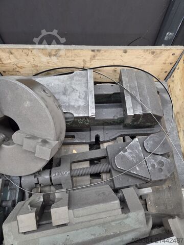 Pallet with various parts Diversen onderdelen Klauwen en klemmen