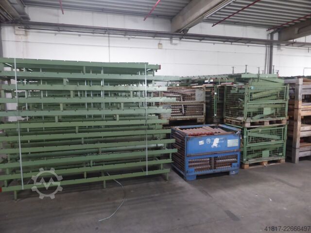 Roller conveyor, roller conveyor segments  
