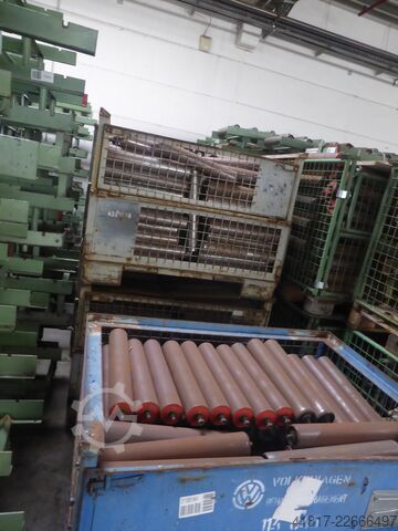 Roller conveyor, roller conveyor segments  