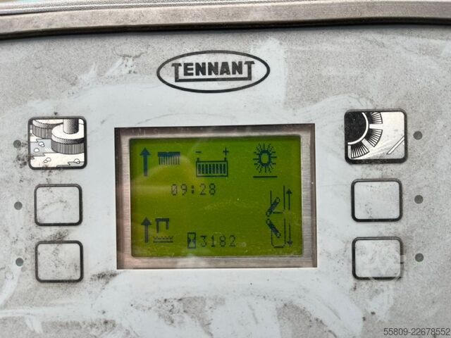 Sweepers and vacuum cleaning machine Tennant 8300