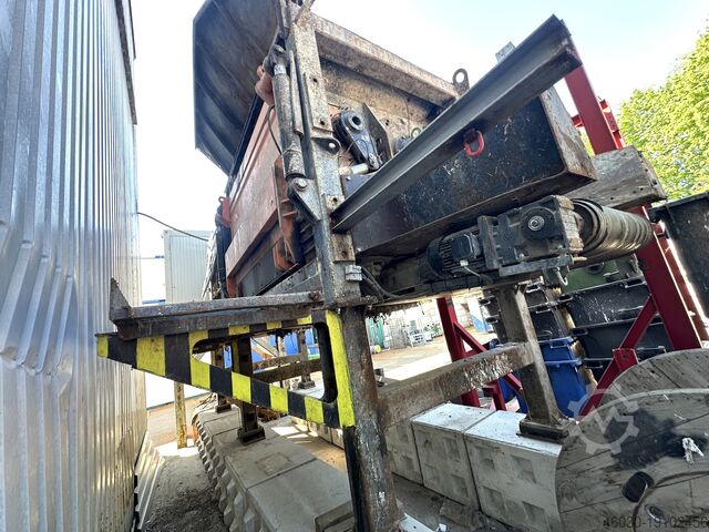 Stationary single-shaft shredder Doppstadt DW 2560 E1