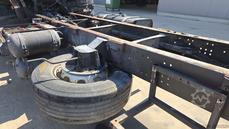 Chassis cab Volvo F 12 - 360 (FULL STEEL SUSPENSION / MANUAL PUMP...