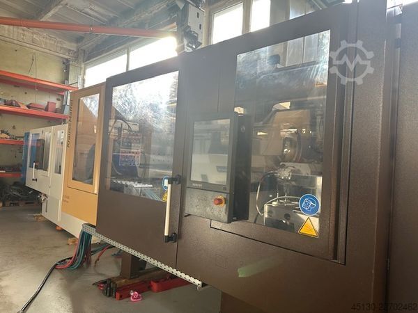 Spritzgießmaschine KraussMaffei KM 250-2000 CX Blue Power mit dem Robote