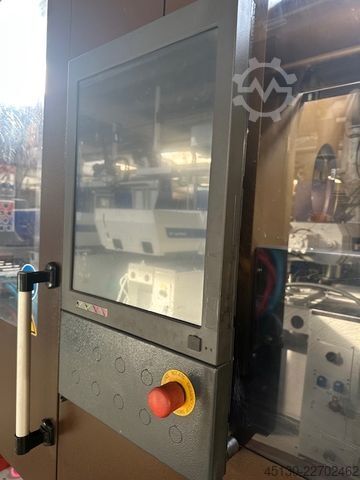 Spritzgießmaschine KraussMaffei KM 250-2000 CX Blue Power mit dem Robote