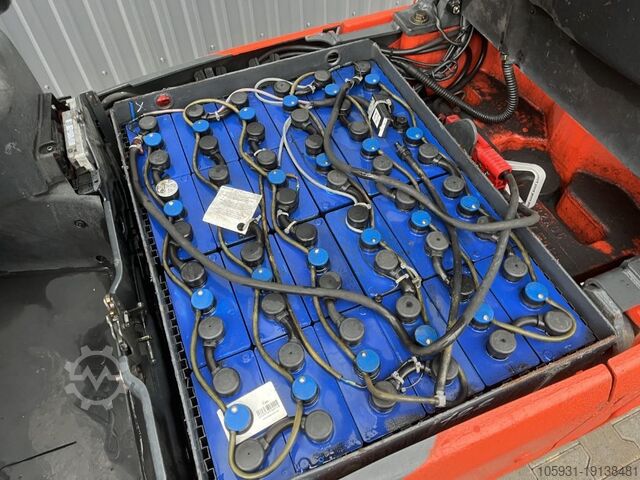 Electric 3-wheel forklift Linde E16-02