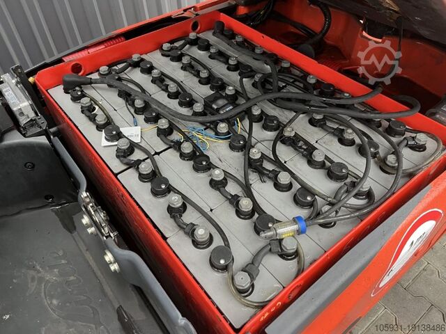 Electric 3-wheel forklift Linde E16-02