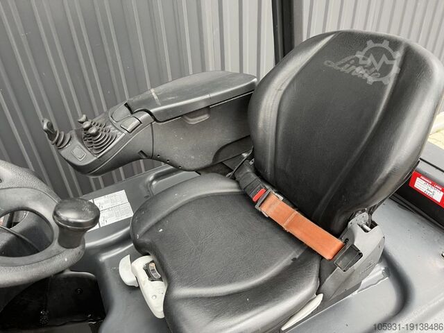 Electric 3-wheel forklift Linde E16-02