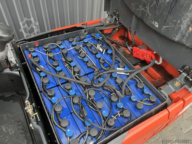 Electric 3-wheel forklift Linde E16-02