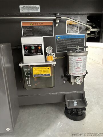 Spritzgießmaschine YIZUMI UN160A6-EU/ IU945