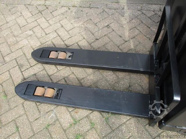 Hochhubwagen BT SWE 080L