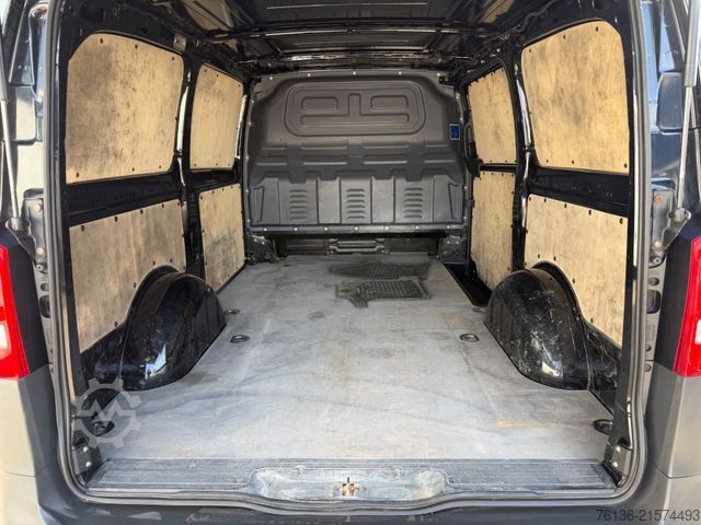 Panel van MERCEDES-BENZ Vito 111 CDI lang AHK 3 Sitzer