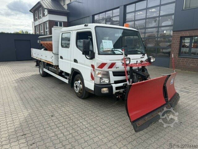 Van Mitsubishi Fuso Canter Winterdienst Salzstreuer