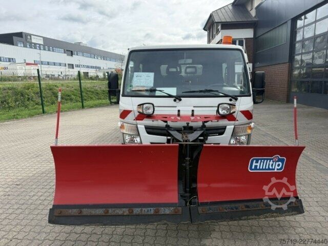 Van Mitsubishi Fuso Canter Winterdienst Salzstreuer