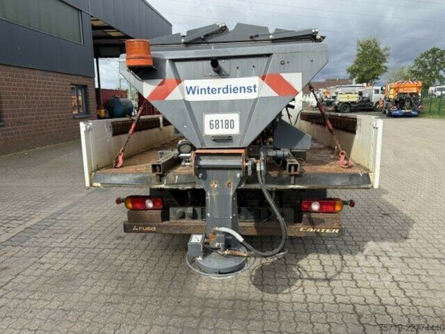 Van Mitsubishi Fuso Canter Winterdienst Salzstreuer