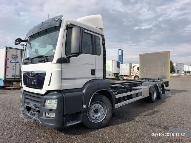 Swap body truck MAN 26.360 TGS 6X2 EURO 6 - 1Âș EJES 8.500 KG