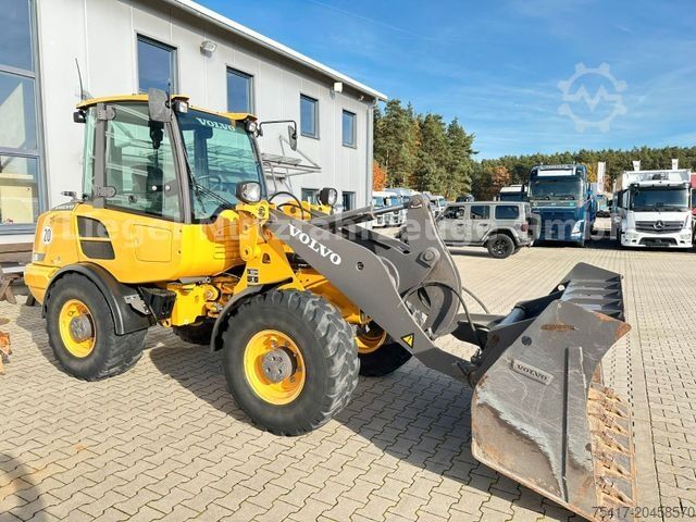 Radlader VOLVO L 28
