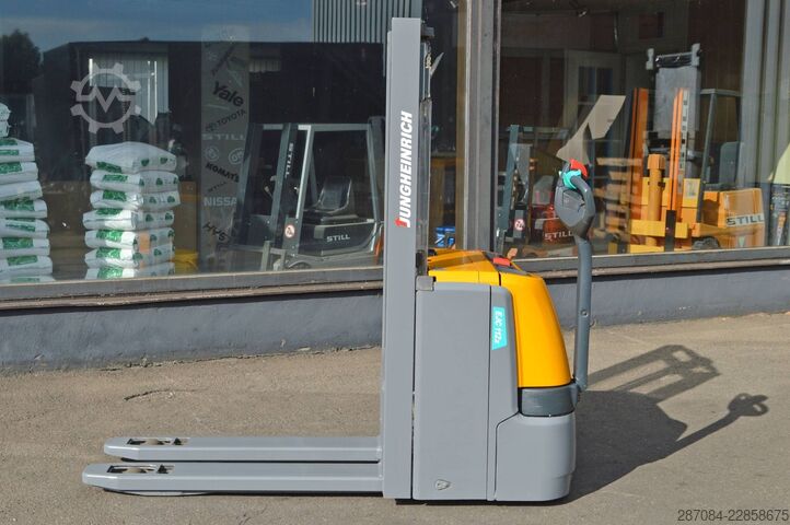 Hochhubwagen Jungheinrich EJC 112z