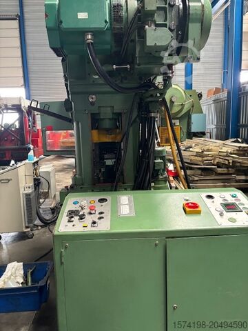 Automatische Stanzmaschine BRUDERER BSTA 50