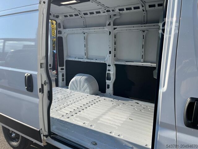 Kleinbus FIAT Ducato 35 L2H2 AHK CarPlay RüKa Allwetterreifen