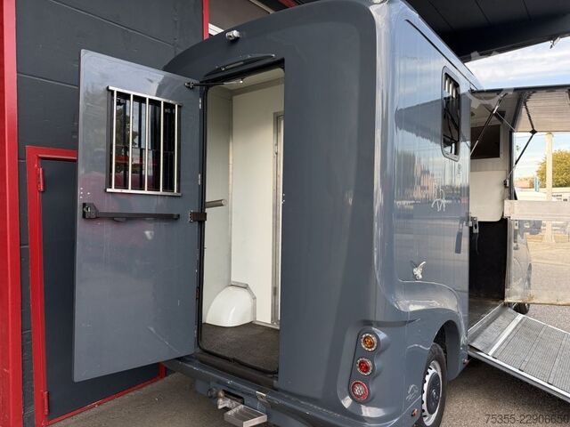 Viehtransporter RENAULT Master 125 2.3dci Sattelkammer KlimaKameraLeder