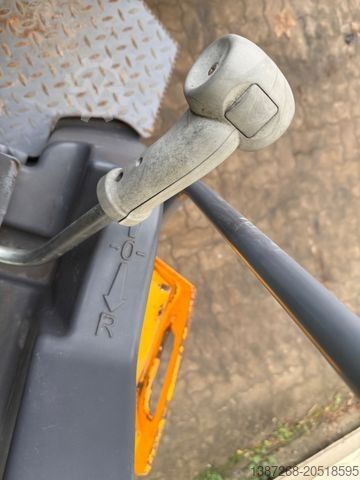 Walzenzug HAMM HD12VV / 2012 BJ / 1.369 H / 2.695 KG