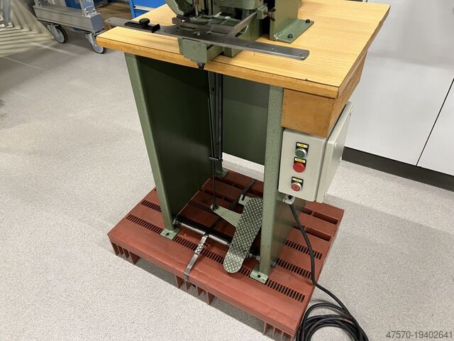 Ösenspritzmaschine HANG 103 LOK Eyeletting machine