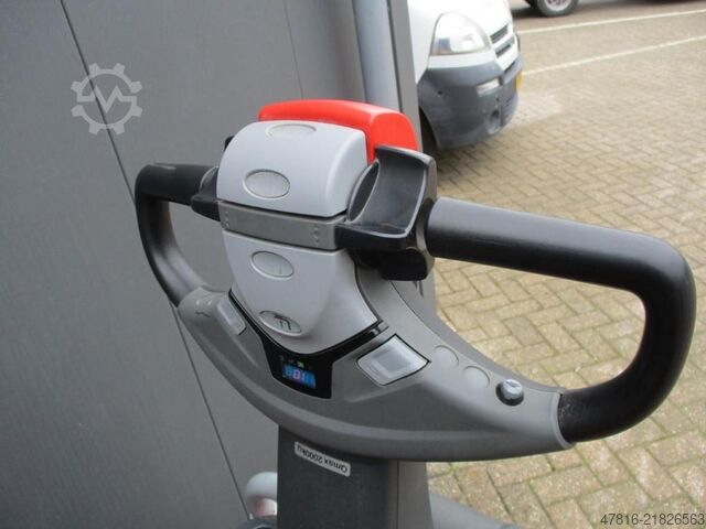 Pallet truck TOYOTA LPE200