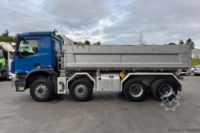 Kipper LKW MERCEDES-BENZ Arocs 3246 8x4 Moser 3S
