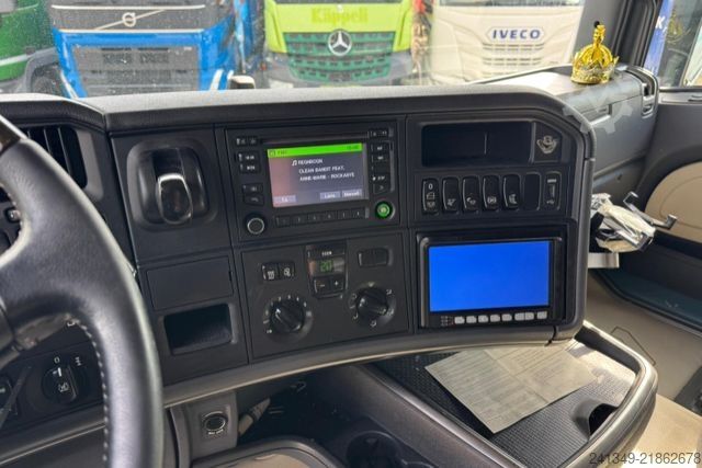 Standard tractor unit SCANIA R520 V8 4x2