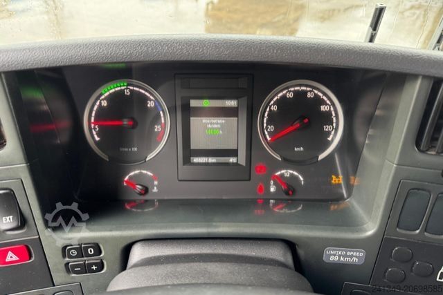 Tipper truck SCANIA P400 6x4 2S Kipper Bordmatik AHK