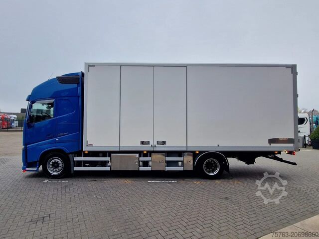 Koffer Volvo FH 13.460 Globetrotter XL 4x2 - Box with side d...