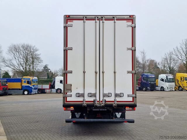 Koffer Volvo FH 13.460 Globetrotter XL 4x2 - Box with side d...