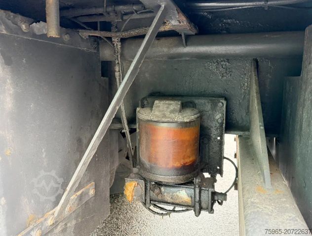 Box semitrailer FLOOR FLO-12-202 STEERING AXLE DRUM BRAKES HOLLAND-TRA