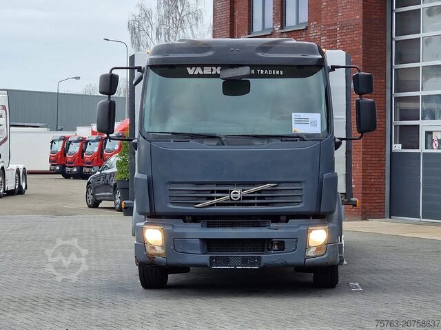 Autotransporter Volvo FL 240 - 4x2 - Manual gearbox - Flatbed / Car t...