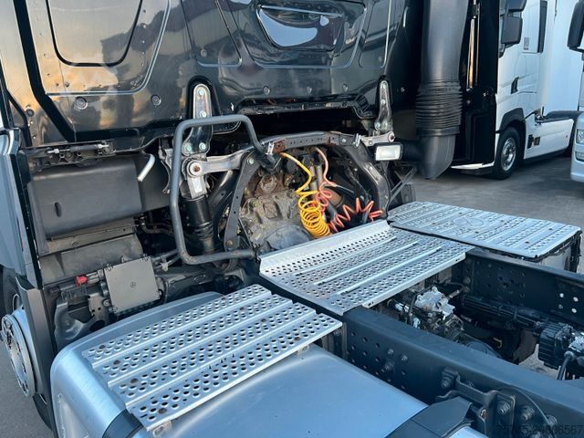 Standard tractor unit MERCEDES-BENZ ACTROS 1842 * MOTORSCHADEN * VOLLLUFT * PARKCOOL