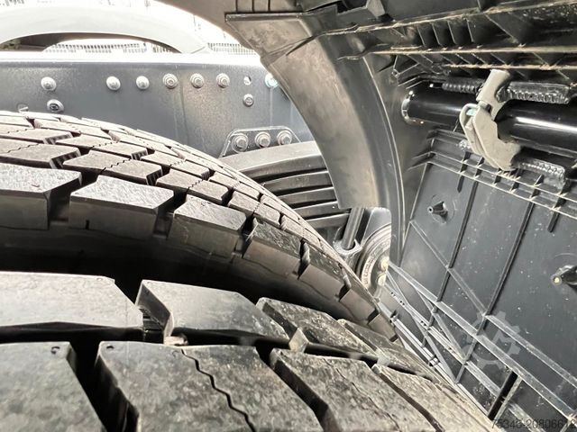 Standard tractor unit MAN TGS 33.510 BB 6x4 FG/RS 3,30m/59 to./NA/AHK/Neu