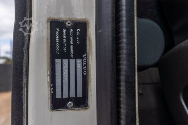 Standard tractor VOLVO FMX GLOB 460+HYDR