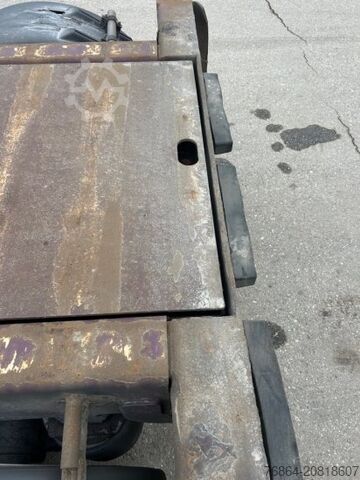 Auflieger-Wechselfahrgestell  M&V CHASSIS LIFTACHSE MITTE-HECKAUSSCHUB