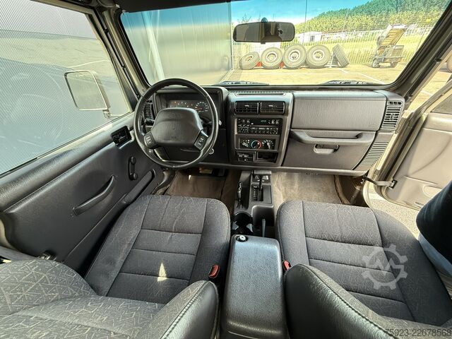 Off-road vehicle Jeep WRANGLER TJ 4.0i 4x4