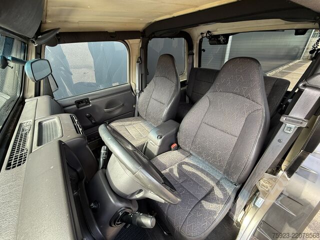 Off-road vehicle Jeep WRANGLER TJ 4.0i 4x4