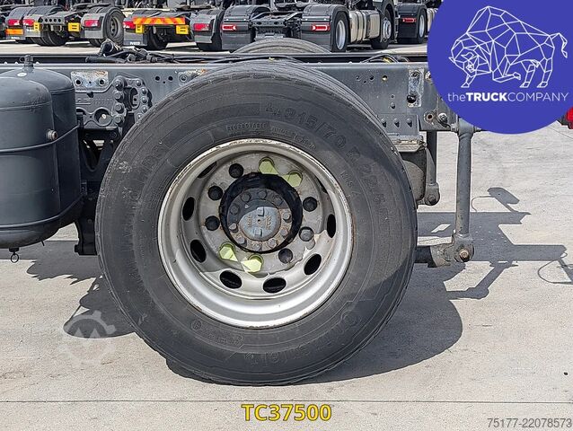 Chassis with cab DAF XF 450