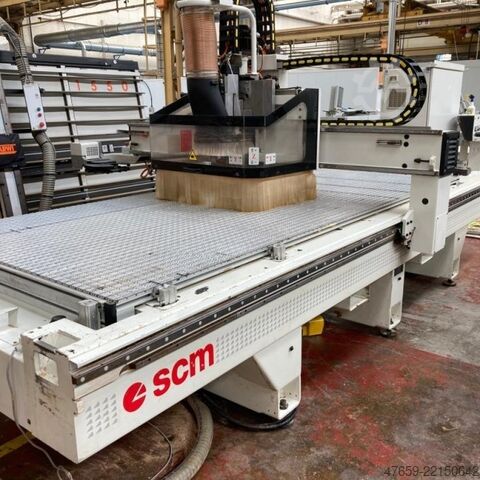 CNC-Bearbeitungszentrum mit Matrixtisch SCM Accord P15