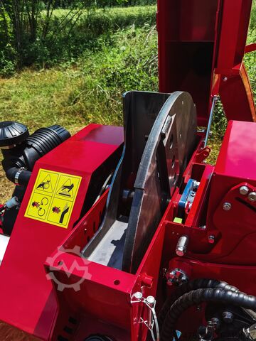 35 hp shredder with road approval Brugger HX16 Pro Benzin-Holzhächsler
